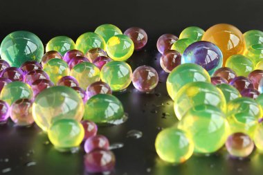 Renkli hidrojel Orbeez topları ile soyut arka plan