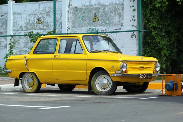 Bucha Ukraine Juin 2019 Ancienne Zaz Zaporozhets Jaune Voiture Ukrainienne — Photo