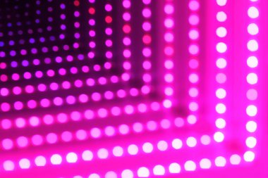 Parlayan noktalı neon ışıkların soyut fütüristik arka planı, perspektif görünümü