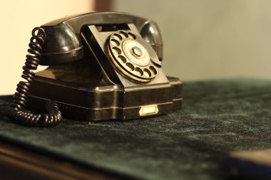 Siyah eski vintage sovyet döner arama telefon