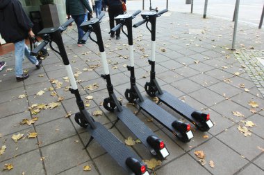 Şehrin kirası için elektrikli scooterlar