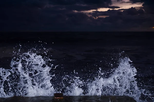 Plätschernde Welle Auf Dem Schwarzen Meer Der Nacht — Stockfoto