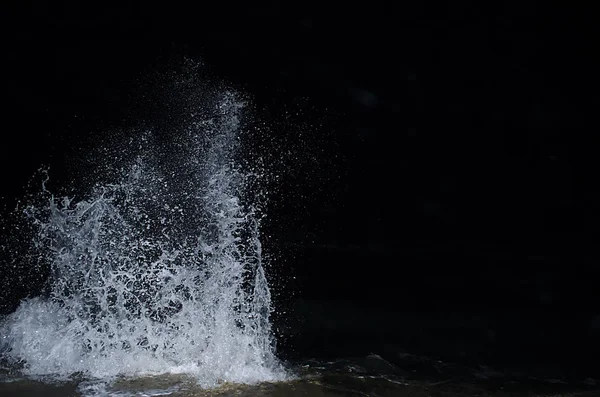 Onda Salpicante Mar Negro Durante Noite — Fotografia de Stock