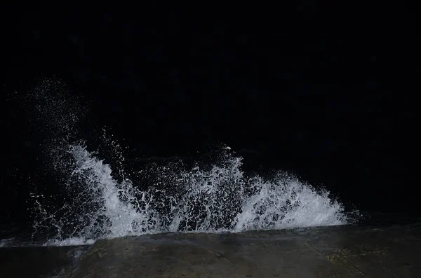 Dalga Karadeniz Üzerinde Gece Sıçramasına — Stok fotoğraf