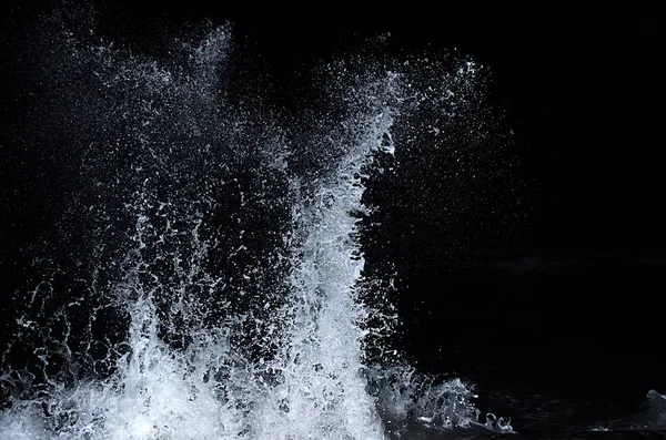 Onda Salpicante Mar Negro Durante Noite — Fotografia de Stock