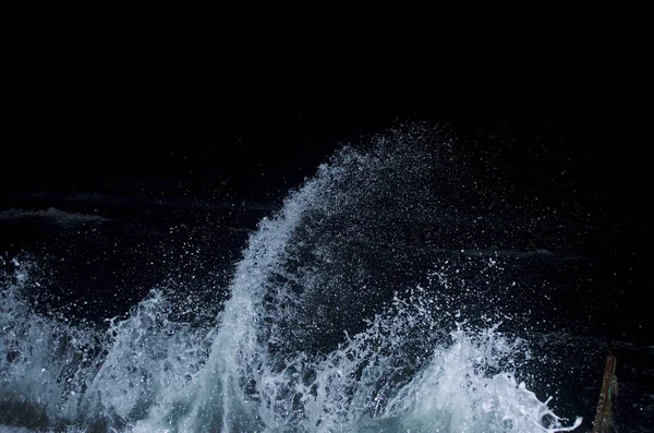 Plusk Fal Morzu Czarnym Nocy — Zdjęcie stockowe