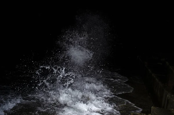 Vague Éclaboussante Sur Mer Noire Dans Nuit — Photo