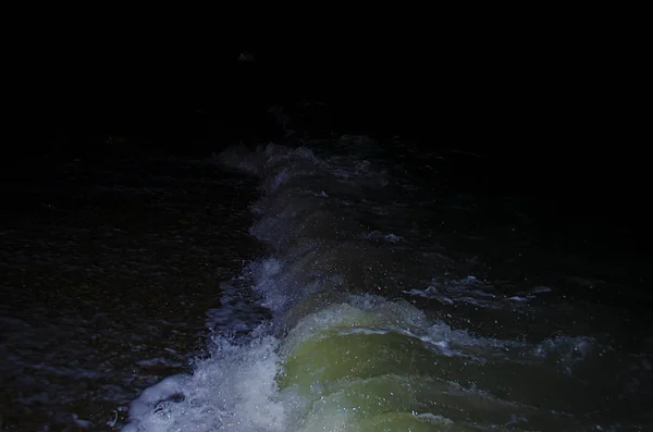 Dalga Karadeniz Üzerinde Gece Sıçramasına — Stok fotoğraf