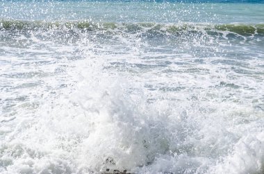 Dalga Karadeniz üzerinde günde sıçramasına.