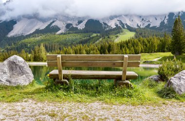 Tezgah yakın Almsee göl Alps dağlarda - Tyrol, Avusturya