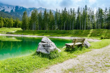 Tezgah yakın Almsee göl Alps dağlarda - Tyrol, Avusturya
