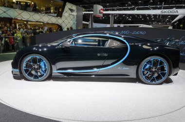 Bugatti Chiron 0-400-0 araba IAA Frankfurt Otomobil Fuarı'nda