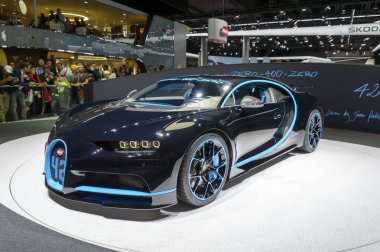 Bugatti Chiron 0-400-0 araba IAA Frankfurt Otomobil Fuarı'nda
