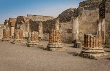 Pompei ruins: Forum olmaya devam etmektedir antik Pompei şehirdeki yanardağ Vesuvius, İtalya patlama tarafından tahrip