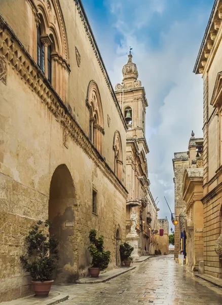Mdina, Malta: Kilise dar sokak of Our Lady duyuru — Stok fotoğraf