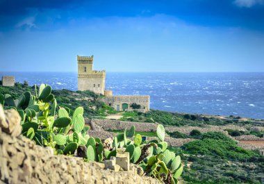 Ghar Lapsi Kulesi, Malta üzerinden doğal görünüm