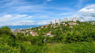 Rijeka, Hırvatistan: Trsat kalesinin şehir ve deniz üzerindeki panoramik manzarası