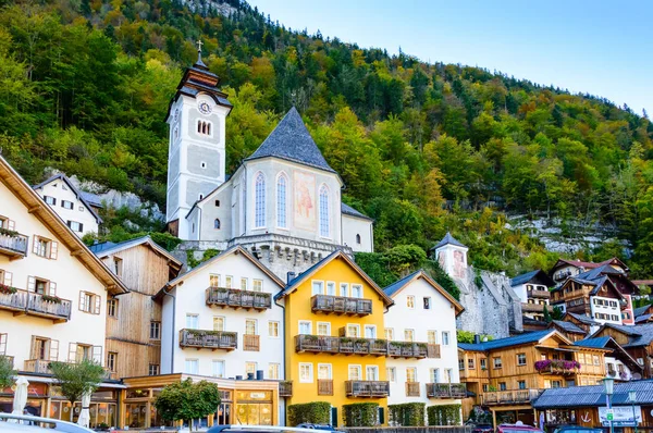Hallstatt, Avusturya. Renkli tarihi evleri ile popüler bir şehir