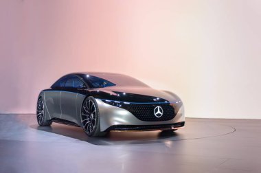 Iaa 2019'da Gümüş Mercedes Benz Vision Eqs lüks elektrikli konsept otomobil