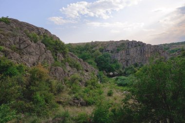 Yaz manzara, kaya ve su