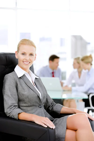 Executive Corporate Frau Portrait Und Geschäftsleute Treffen — Stockfoto