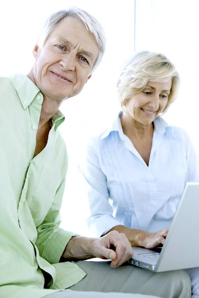 Senior Pareja Caucásica Juntos Casa — Foto de Stock