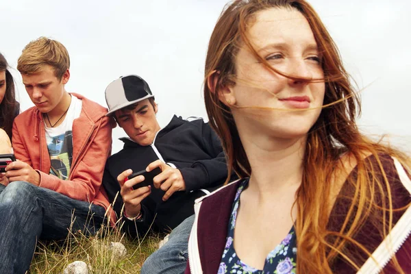Teenagers Hanging Out Portrait Boys Using Smartphone Girl Looking Away — Stock Photo, Image