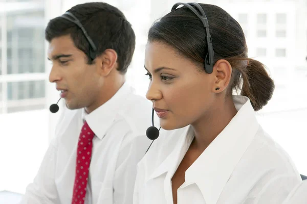 Representantes Servicio Cliente Trabajo Centro Llamadas Equipo Multiétnico Mujer Bastante — Foto de Stock