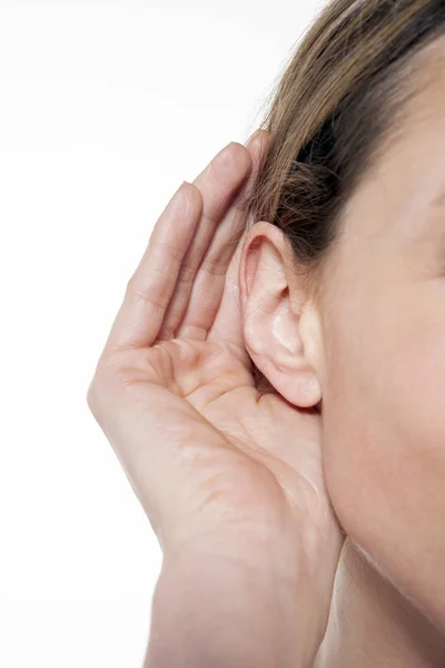 Luisteren Naar Klinkt Vrouw Met Hand Buurt Van Oor Close — Stockfoto