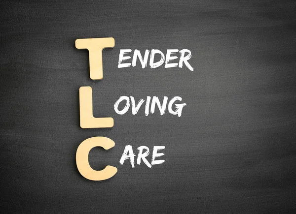 Houten alfabetten het woord TLC bouwen — Stockfoto