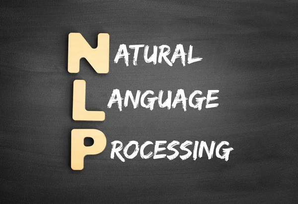 Nlp kelimesini oluşturan ahşap alfabeler