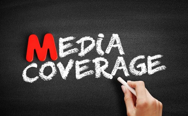 Texto de cobertura de mídia em quadro negro — Fotografia de Stock
