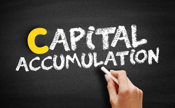 Kapitalackumulation text på Blackboard — Stockfoto