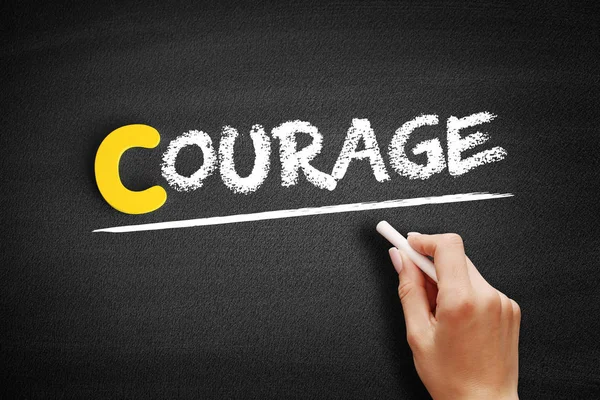 Courage text on blackboard — Stock Photo, Image