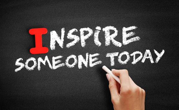 Inspire Someone Today текст на доске — стоковое фото