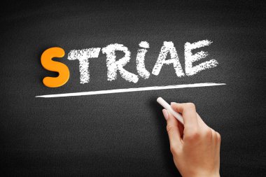 Tahtada çizgili metin