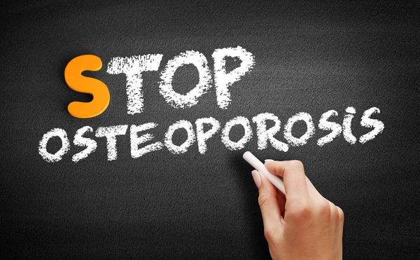 Osteoporose stoppen Text auf Tafel — Stockfoto