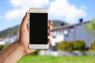 Smartphone, yakından görmek tutan el 