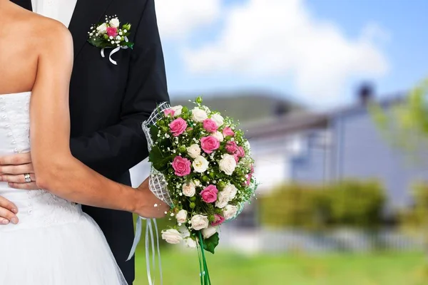 Junges Hochzeitspaar — Stockfoto