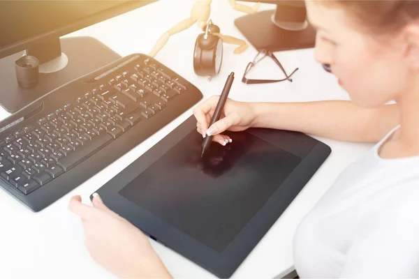 Grafisch Ontwerper Werkt Met Behulp Van Een Grafisch Tablet — Stockfoto