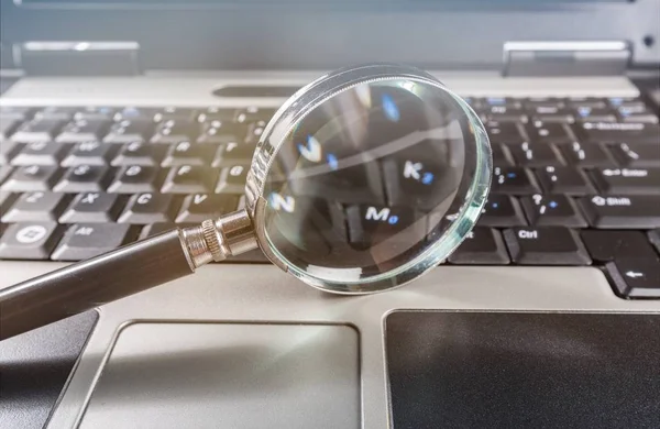 Magnifying glass on notebook — Stock Photo, Image