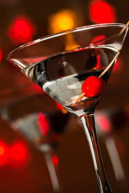 Martini cam yakın çekim görünümünde kokteyl