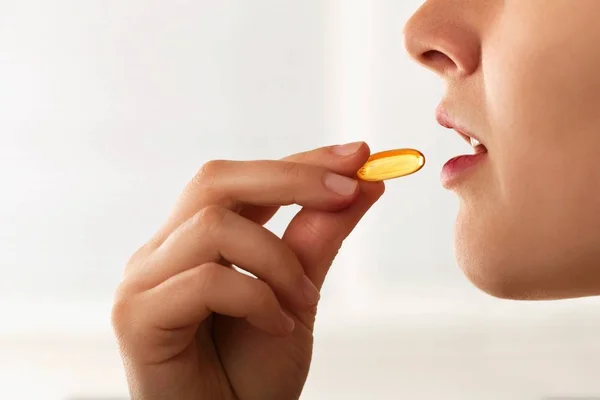 Woman taking a pill — Stock Photo, Image