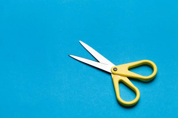 Scissors Colored Background Copy Space — Stock Photo, Image