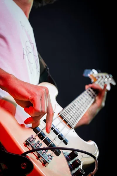 Mann Gitarrist Spielt Musik Aus Nächster Nähe — Stockfoto