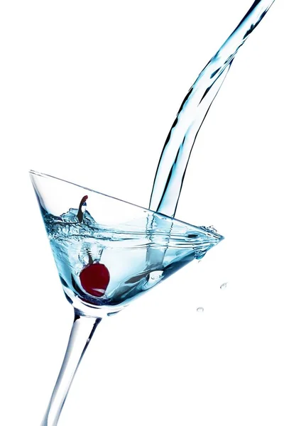 Cocktail Martini Derramando Vidro Vista Close — Fotografia de Stock