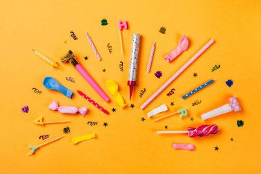 Renkli parti öğeleri.