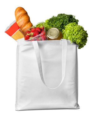 Beyaz arka plan üzerinde izole bakkal ürünleri ile alışveriş çantası