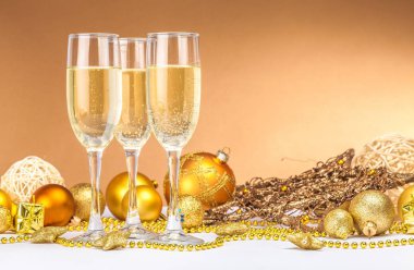 Flüt bardak şampanya arka plan üzerinde