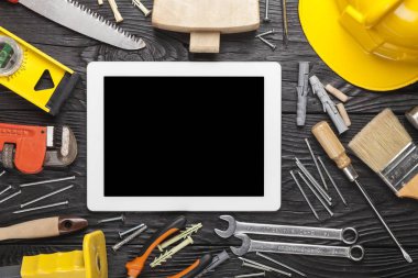 Boş ekran ve araçlara sahip modern dijital tablet